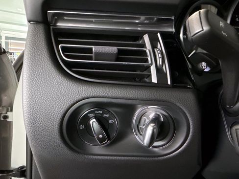 New 2026 Porsche Macan Turbo image 38