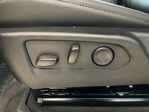 New 2025 GMC Canyon Elevation w/ Convenience Package image 3