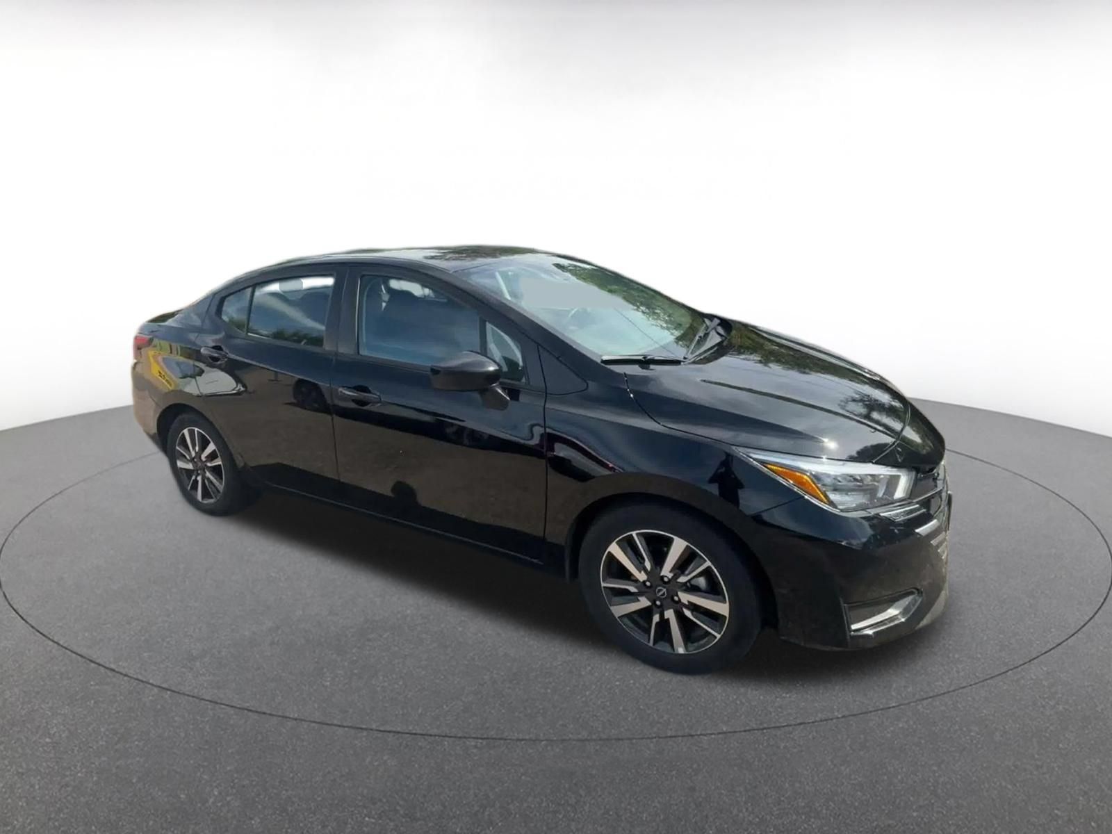 Used 2025 Nissan Versa SV FWD image 2