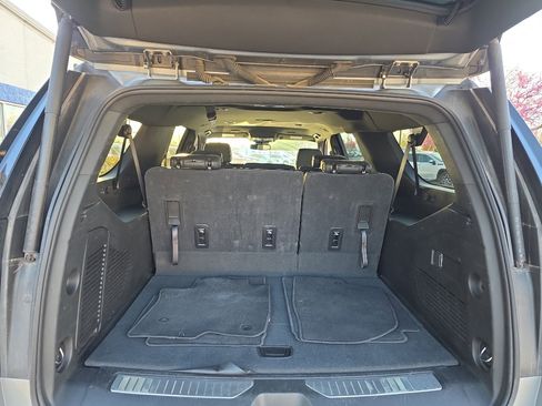 Used 2025 Chevrolet Suburban Z71 image 12