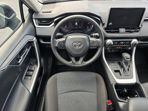 Used 2025 Toyota RAV4 XLE AWD/4WD image 18
