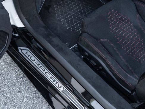 Used 2018 Lamborghini Huracan Performante image 21
