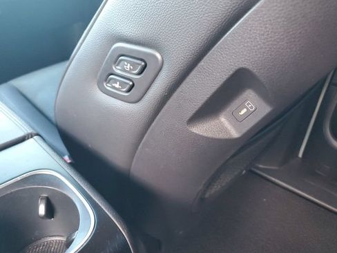 Certified 2025 Kia Carnival SX Prestige FWD image 12