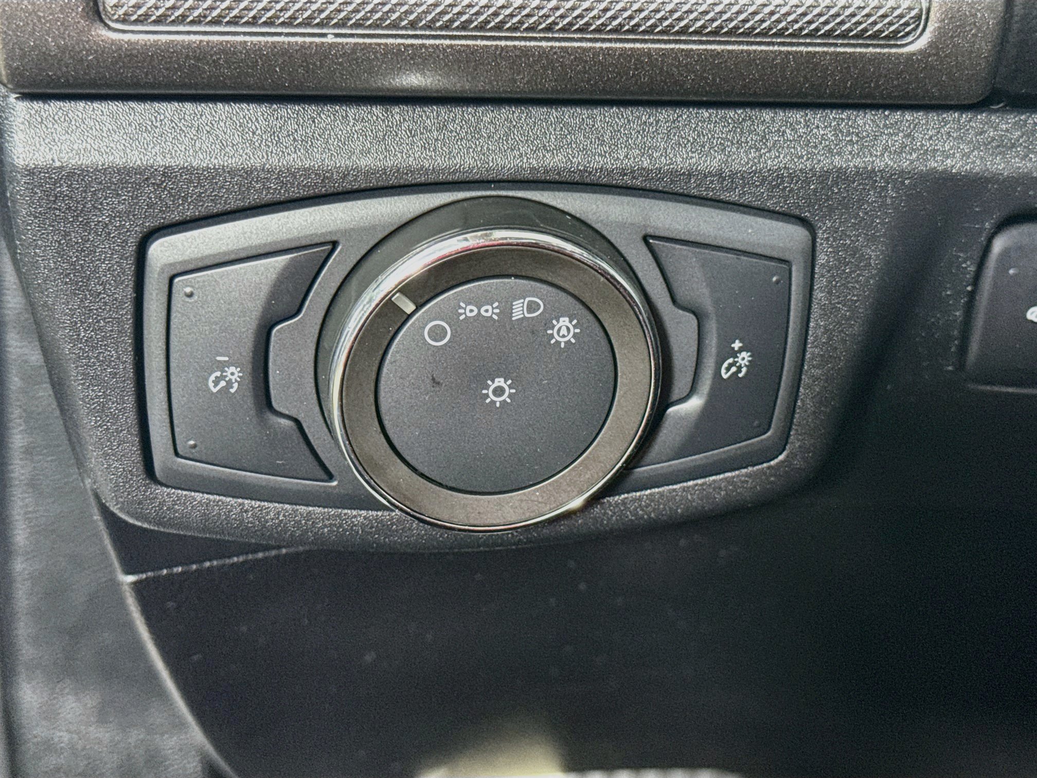 Used 2020 Ford Fusion SE FWD image 10