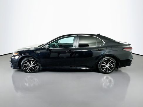 Used 2021 Toyota Camry SE FWD image 4