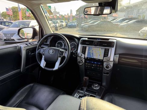 Used 2022 Toyota 4Runner Limited AWD/4WD image 17