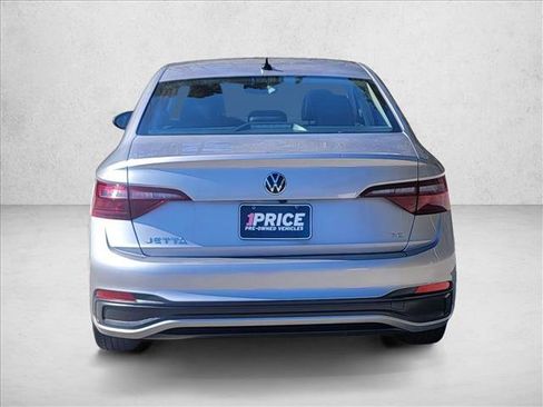 Used 2023 Volkswagen Jetta SE w/ Panoramic Sunroof Package image 6