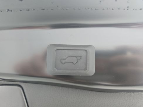 Used 2025 Toyota RAV4 Limited image 13