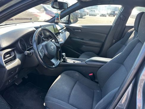 Used 2018 Toyota C-HR XLE FWD image 9