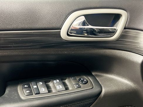 Used 2021 Jeep Grand Cherokee Laredo X image 16