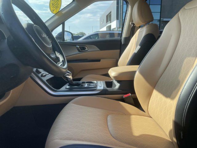 Certified 2024 Kia Carnival LX FWD image 27
