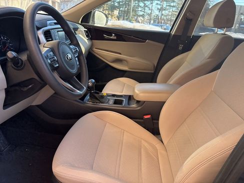 Used 2018 Kia Sorento LX image 12