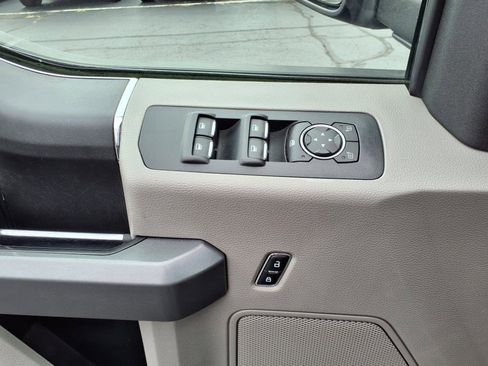 Used 2018 Ford F150 XLT w/ Max Trailer Tow Package image 16