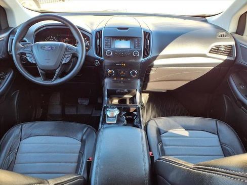 Used 2019 Ford Edge SE image 4