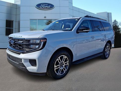 Certified 2025 Ford Expedition Active AWD/4WD image 4