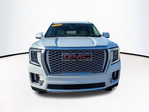 Used 2021 GMC Yukon XL Denali w/ Denali Premium Package image 3