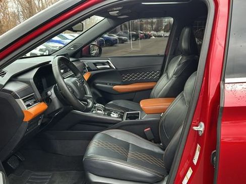 Used 2024 Mitsubishi Outlander SEL image 9