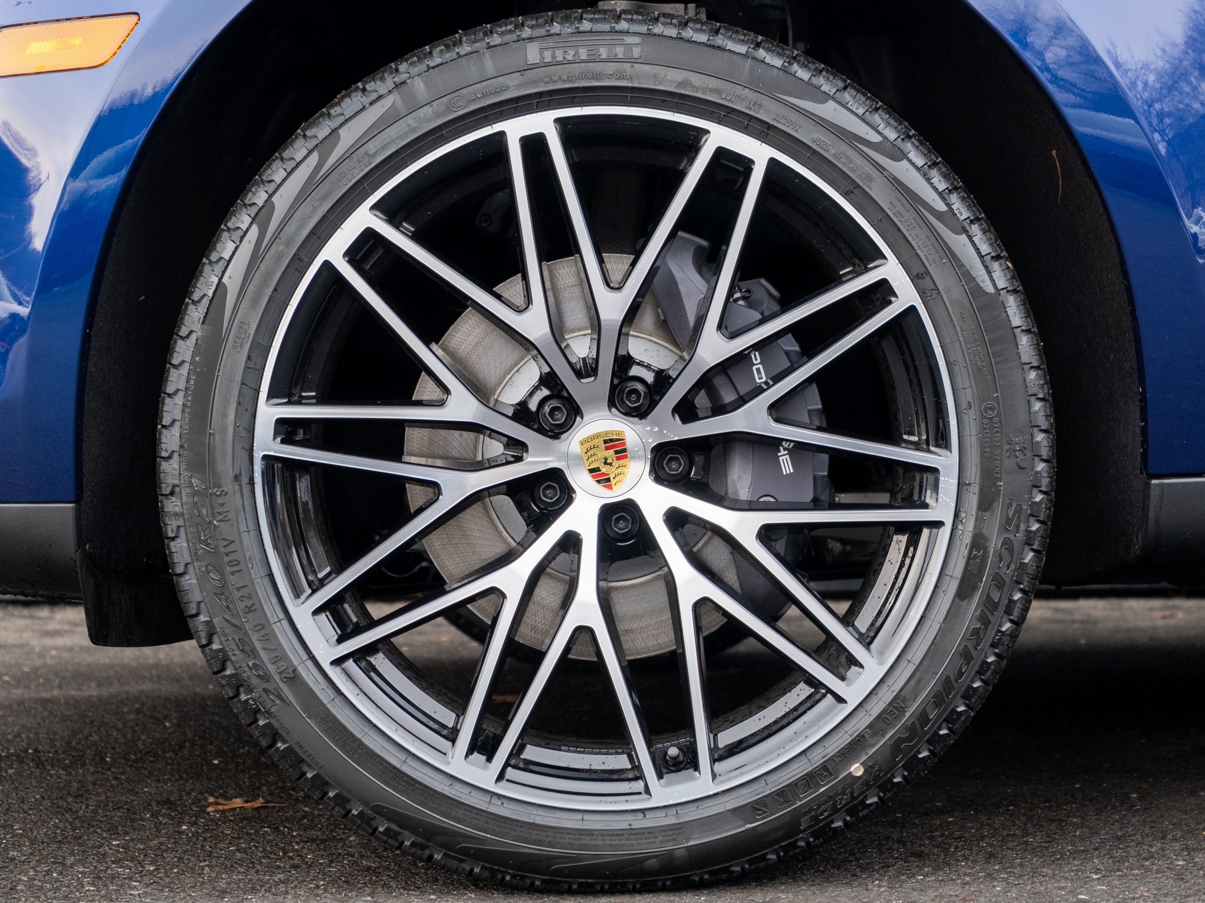 Certified 2026 Porsche Macan AWD/4WD image 12