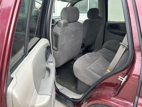Used 2004 Chevrolet TrailBlazer LS w/ LS Preferred Equipment Group image 11