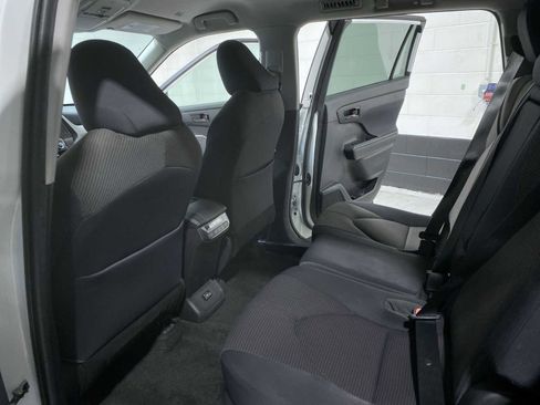 Used 2023 Toyota Highlander LE FWD image 12