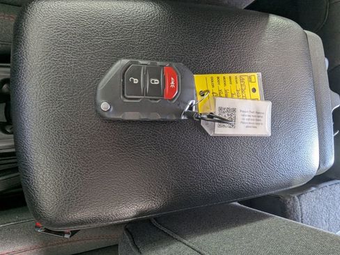 Used 2024 Jeep Wrangler Unlimited Rubicon AWD/4WD image 29