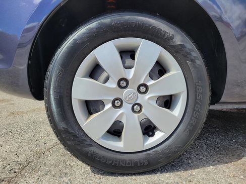 Used 2011 Hyundai Accent GS image 13