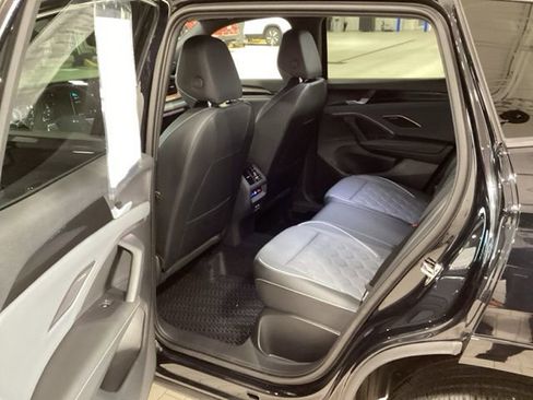 Used 2026 Volkswagen Tiguan SEL R-Line AWD/4WD image 12