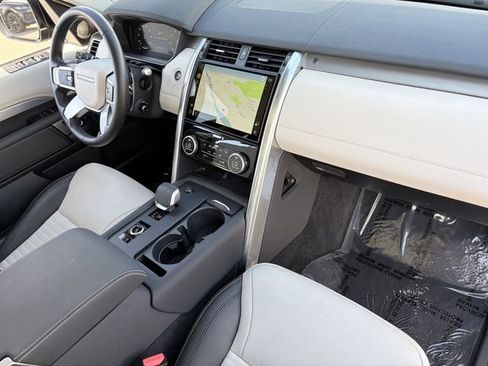 Used 2025 Land Rover Discovery Dynamic SE image 21
