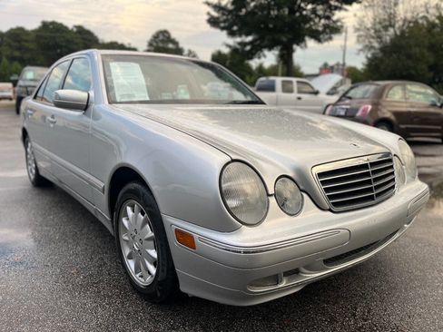 Used 2001 Mercedes-Benz E 320 E 320 4dr Sedan image 3