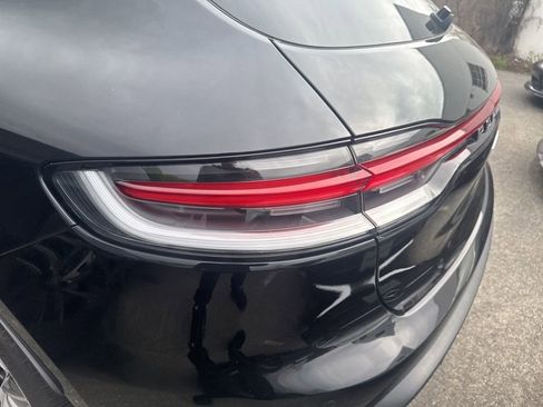Certified 2026 Porsche Macan AWD/4WD image 9