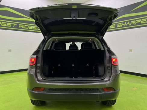 Used 2018 Jeep Compass Latitude w/ Popular Equipment Group AWD/4WD image 9