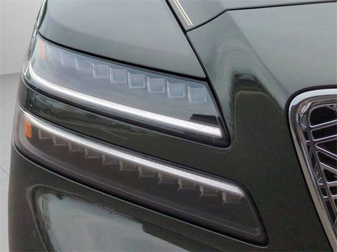 Used 2025 Genesis GV80 2.5T Standard image 10