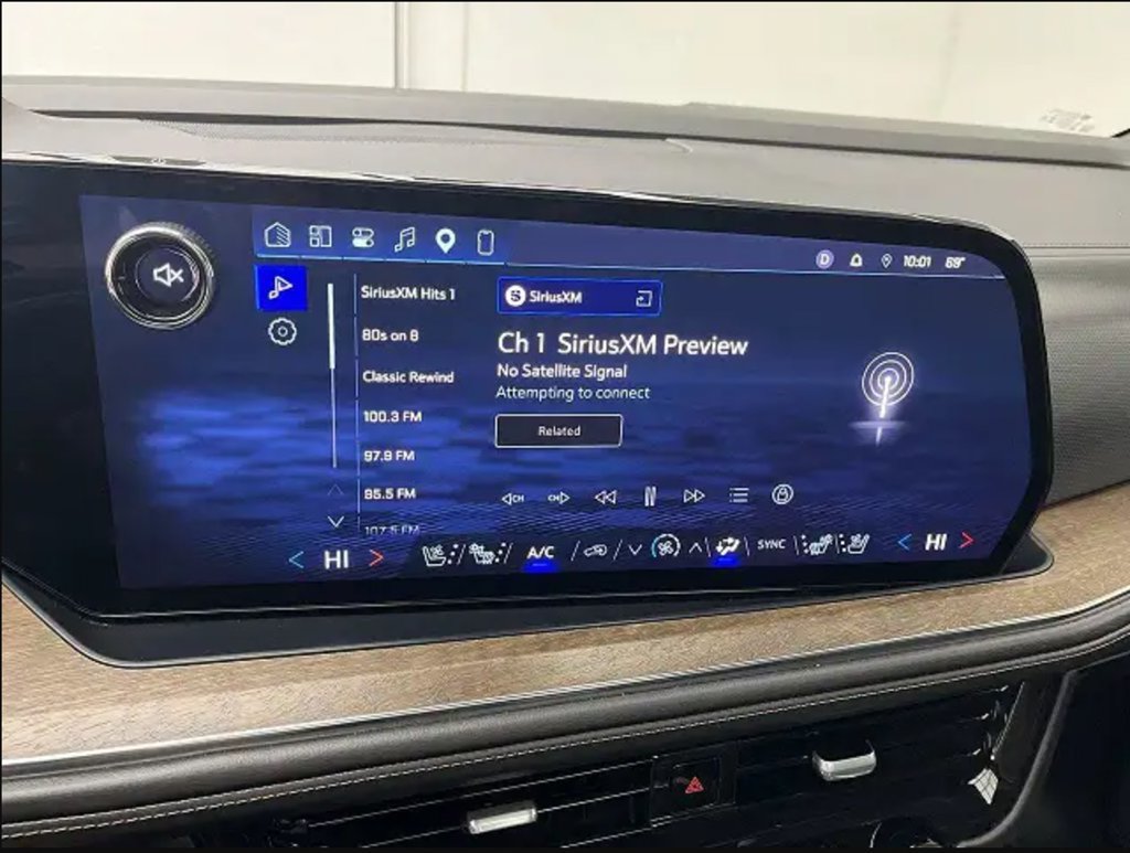Used 2025 Chevrolet Suburban High Country AWD/4WD image 4
