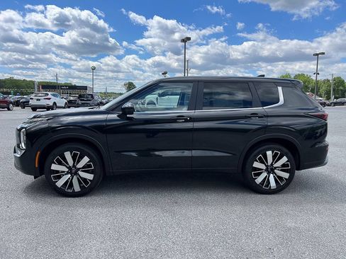 New 2026 Mitsubishi Outlander SE AWD/4WD image 2