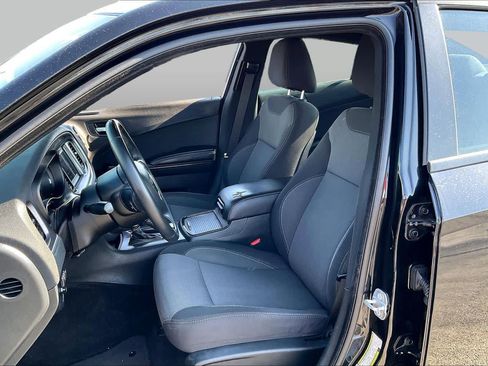 Used 2018 Dodge Charger SXT w/ Blacktop Package RWD image 8
