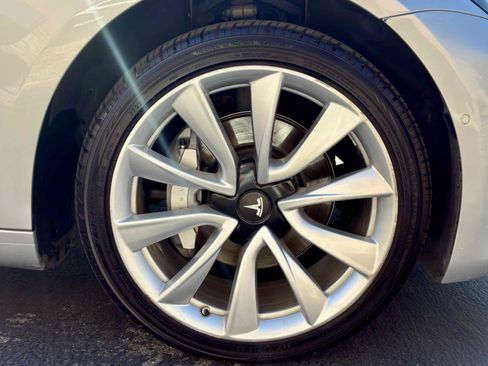 Used 2018 Tesla Model 3 Long Range RWD image 15