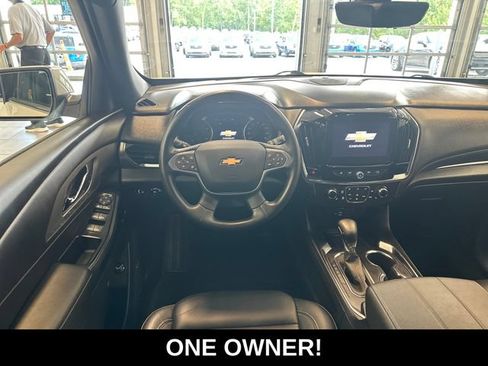 Used 2023 Chevrolet Traverse LT w/ LT Premium Package AWD/4WD image 2