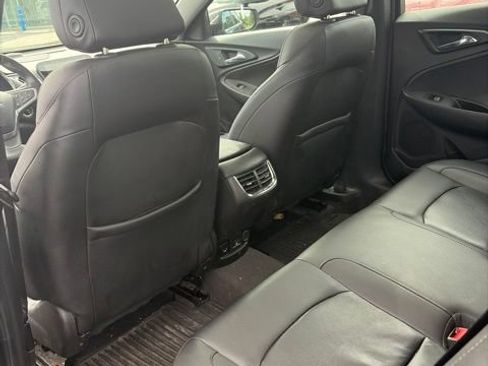 Used 2018 Chevrolet Malibu LT w/ Leather Package FWD image 12