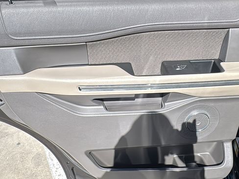 Used 2021 Ford Expedition XLT image 16