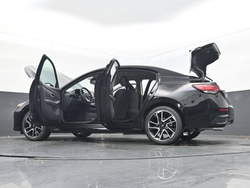 Certified 2025 Nissan Sentra SR FWD image 41