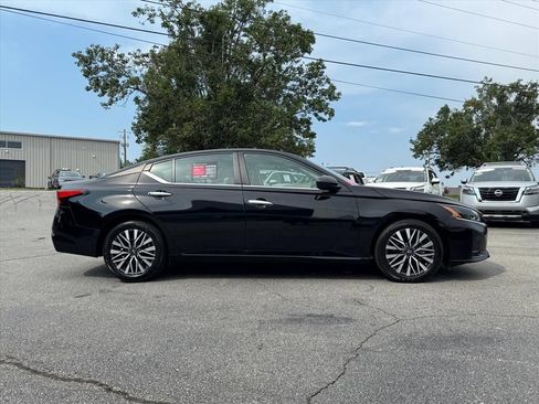 Certified 2024 Nissan Altima 2.5 SV FWD image 2
