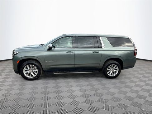 Used 2023 Chevrolet Suburban Premier image 9