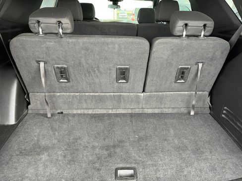 Used 2023 Chevrolet Traverse LT FWD image 32