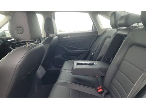 Used 2024 Volkswagen Jetta SE w/ Panoramic Sunroof Package FWD image 10