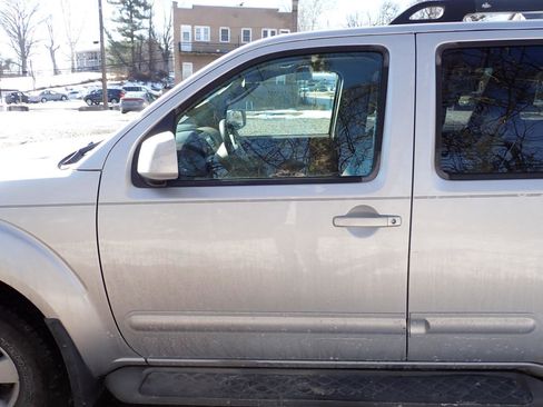 Used 2006 Nissan Pathfinder SE w/ (P01) Se Premium Pkg image 19