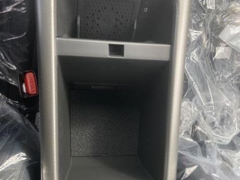 New 2025 Genesis GV60 Advanced image 18