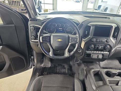 Used 2022 Chevrolet Silverado 1500 LT AWD/4WD image 19