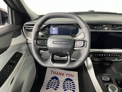 Used 2026 Jeep Cherokee Laredo AWD/4WD image 19