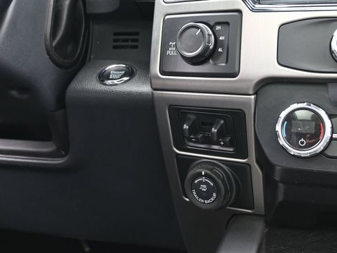 Used 2022 Ford F350 Platinum w/ FX4 Off-Road Package AWD/4WD image 38