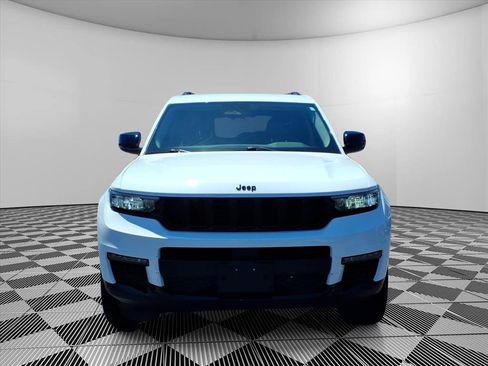 Used 2023 Jeep Grand Cherokee L Limited w/ Black Appearance Package AWD/4WD image 2